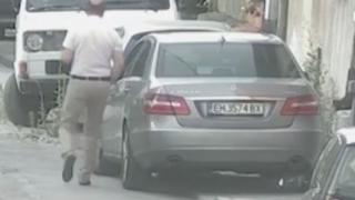 Скандал! Разследван прокурор ходи с патерици, но... само в съда! (ВИДЕО)