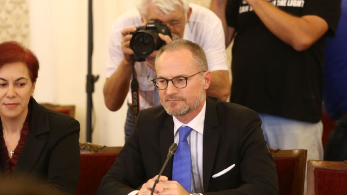  Лозан Панов брани корупцията - не ще спецорган да я разследва