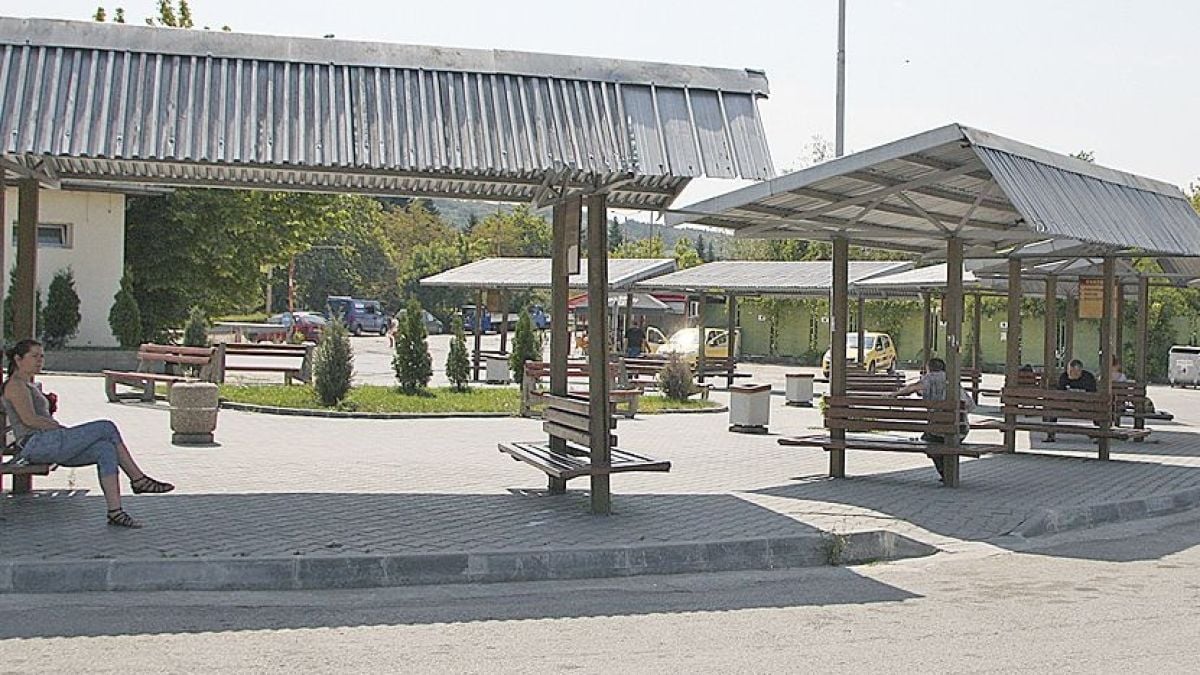 Британец отиде на търновската автогара, да си купи билет за рейса и видя отдавна починалата си приятелка! Развръзката е покъртителна!