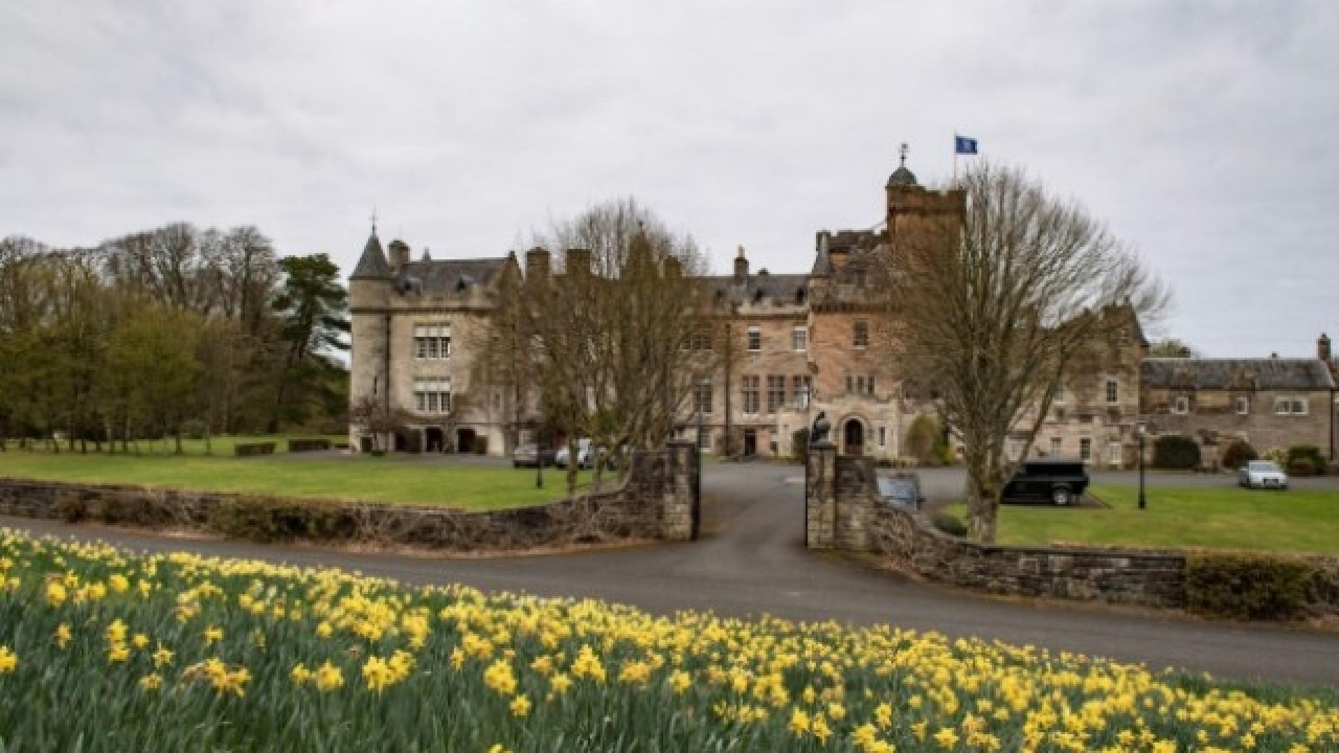 Три скъпи и впечатляващи замъка, които можете да наемете (СНИМКИ)