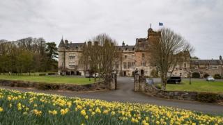 Три скъпи и впечатляващи замъка, които можете да наемете (СНИМКИ)