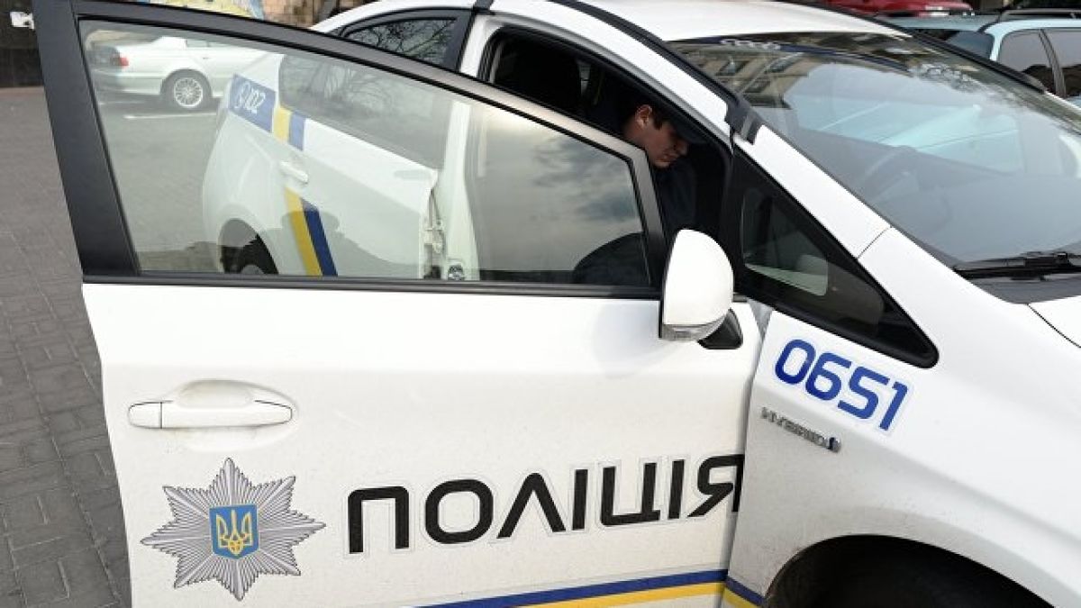 Войник от Нацгвардията на Украйна се натъкна на нещо притеснително край оградата на българското посолство в Киев