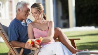 Какво представлява връзката и сексът с по-възрастен мъж?