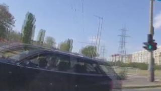 Александър премина на зелен светофар в столицата, но след това му се случи нещо абсурдно! (СНИМКИ/ВИДЕО)