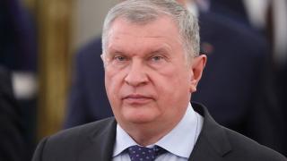 Шефът на "Роснефт" предрече поевтиняване на петрола през 2018 година заради девалвацията на долара