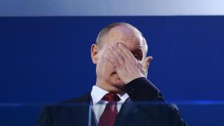 "Гардиън": "Шамаросаха" Путин в центъра на Москва 