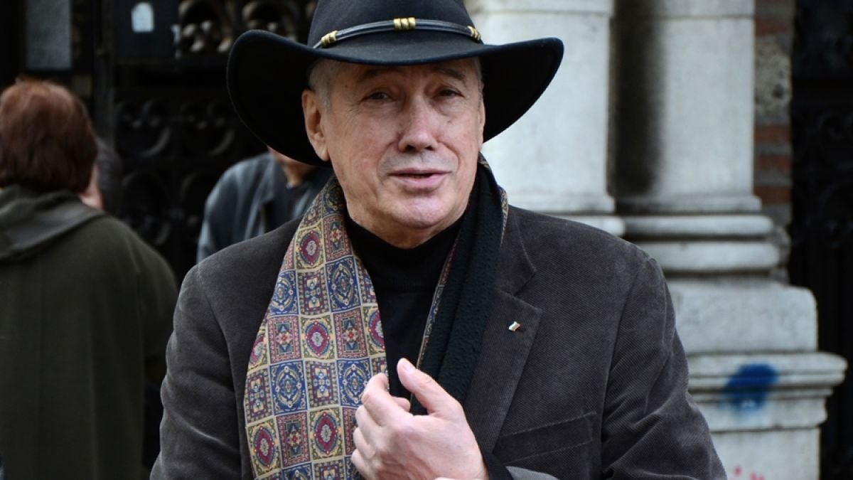 Бисер Киров скача от втория етаж при земетресение