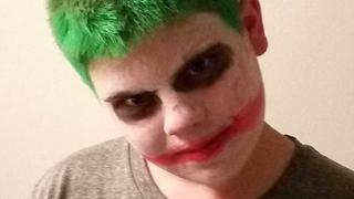 Пъпчив тийнейджър гледа „В обувките на сатаната“, откачи и разстреля най-добрия си приятел, но преди това тренира екзекуцията (СНИМКИ/ВИДЕО 18+)