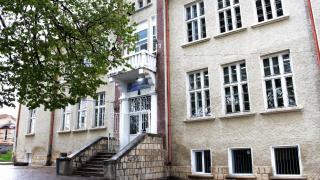 В това училище звънецът заглъхна завинаги (СНИМКИ)