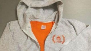 Голям скандал в Шумен с училищни униформи, децата приличали на затворници от Гуантанамо!
