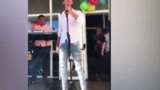 Пълен потрес! Ловечко школо отпразнува 15-и септември с Азис, мургав младеж се дере: "Като на малко момиченце, вързали току-що бурка" (ВИДЕО)