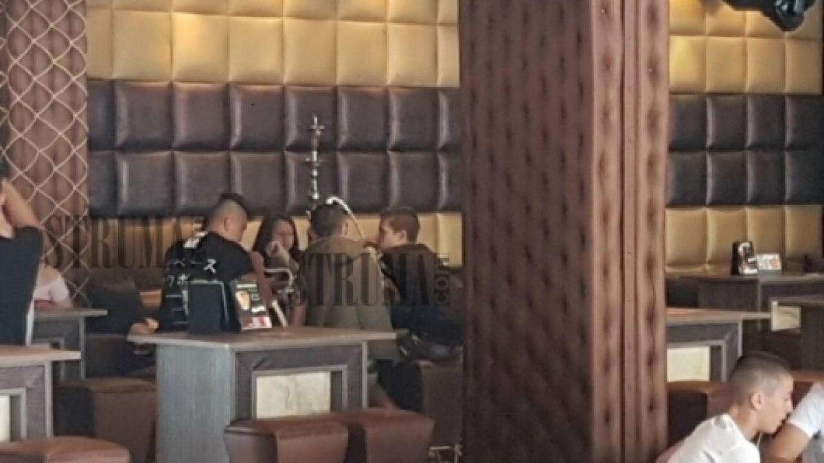 Шокиращи СНИМКИ показаха как разпускат някои ученици от Петрич