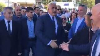 Борисов се пусна НА ЖИВО от Девин, посрещнаха го с гайди