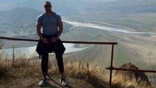 Какво се случва в този момент с тумбата роми, смлели от бой Илиян?