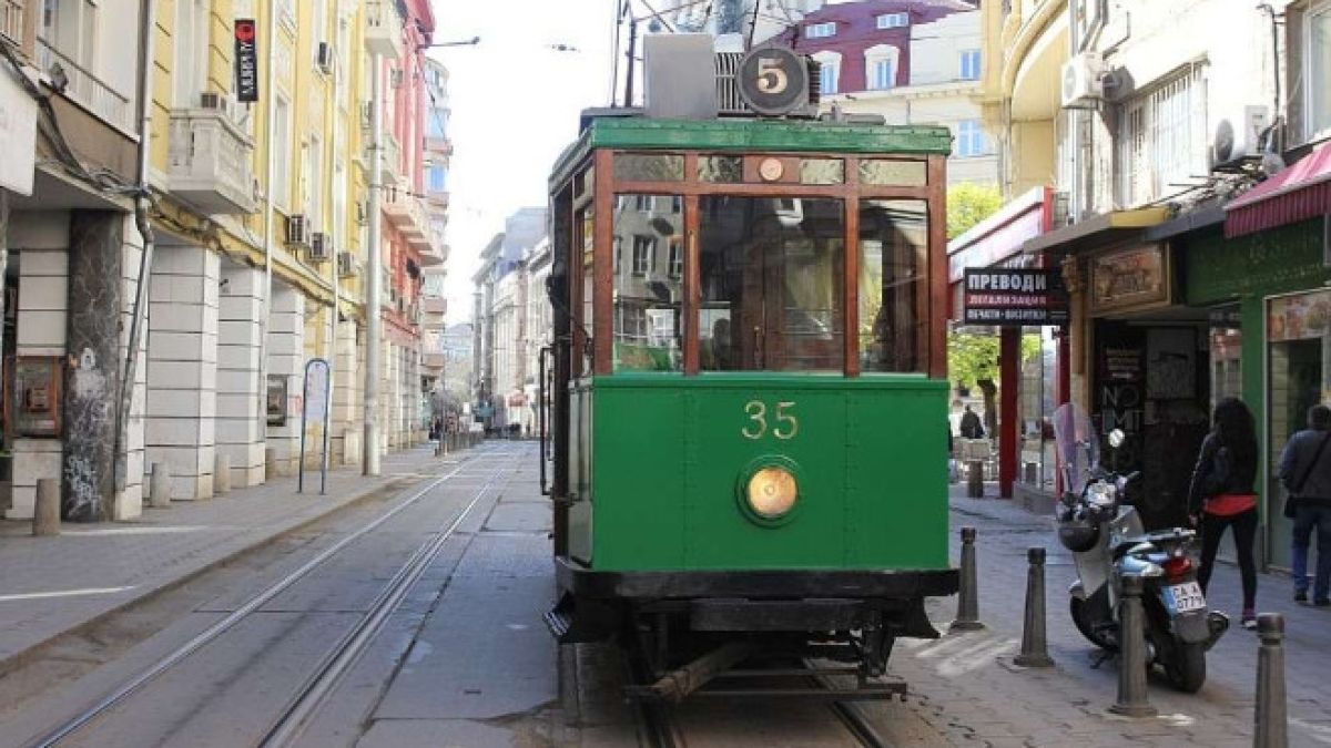 Ретро трамваят пак тръгва, бул. "Мария-Луиза" става платно за рисунки