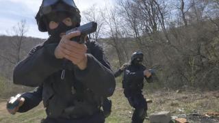 Нови разкрития! Бандата, натръшкана на магистрала "Тракия" от отряд "Кобра", се занимавала с наркотици, но арестът е за друго престъпление!