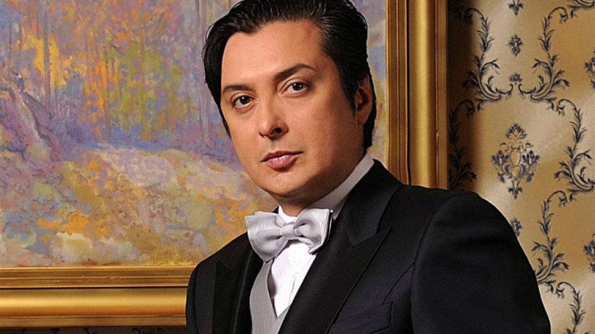 Васил Петров с грандиозен концерт-спектакъл, посветен на Франк Синатра (СНИМКА)