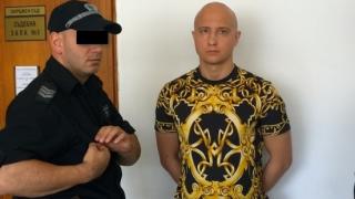 Чудо в Бургас! Руският секс гуру си причини кома часове преди да бъде екстрадиран, лекарите не знаят какво се случва  