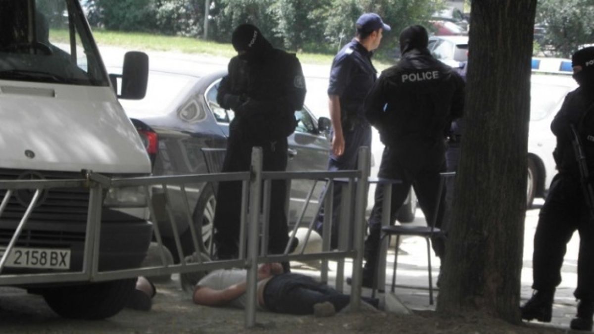 Ексклузивно и само в БЛИЦ! Вижте първа СНИМКА на един от най-опасните наши бандити, и Гърция трепери от него!