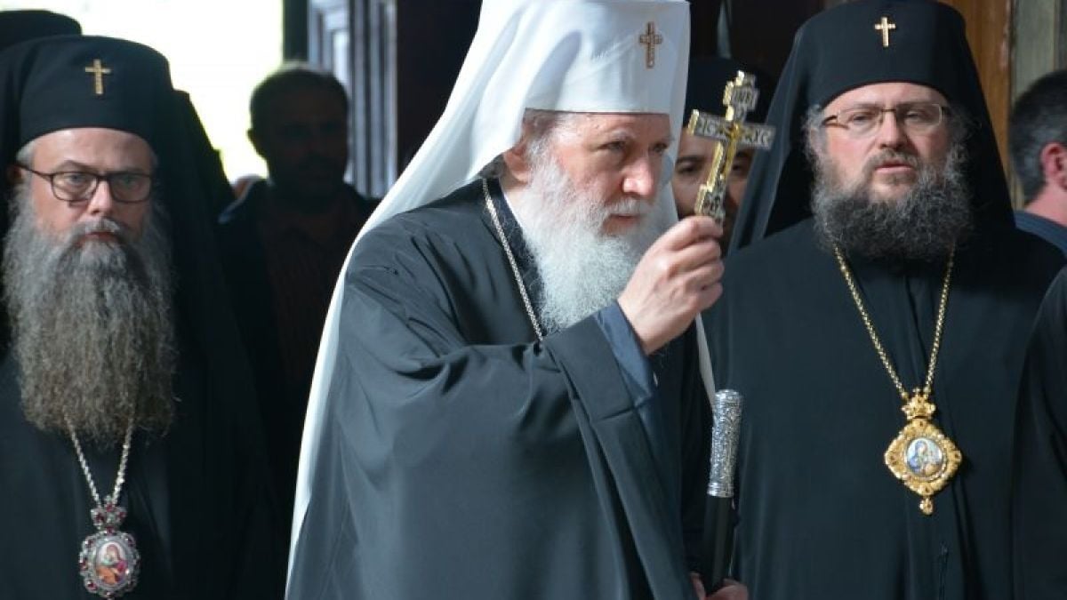 Със сълзи на очи, стотици отдадоха последна почит на Видинския митрополит Дометиан (СНИМКИ)