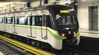 Детска банда тараши чужденци в метрото на Атина, плячката прибирал млад афганистанец  