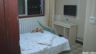 Момиче заля цялата си хотелска стая с кръв, причината ще ви изненада тотално (ВИДЕО)