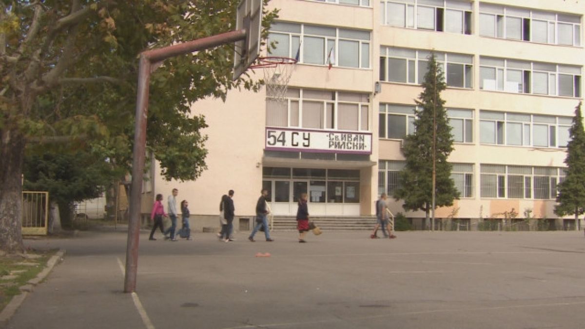 Училище изнудва родители за "доброволни" дарения