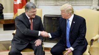 Порошенко се обясни в любов на Тръмп