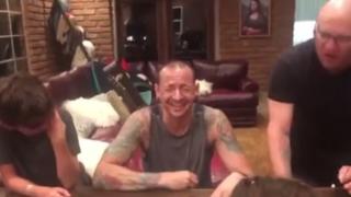 Разкриха уникално ВИДЕО, запечатало последните часове на вокала на "Линкинг парк" преди самоубийството 