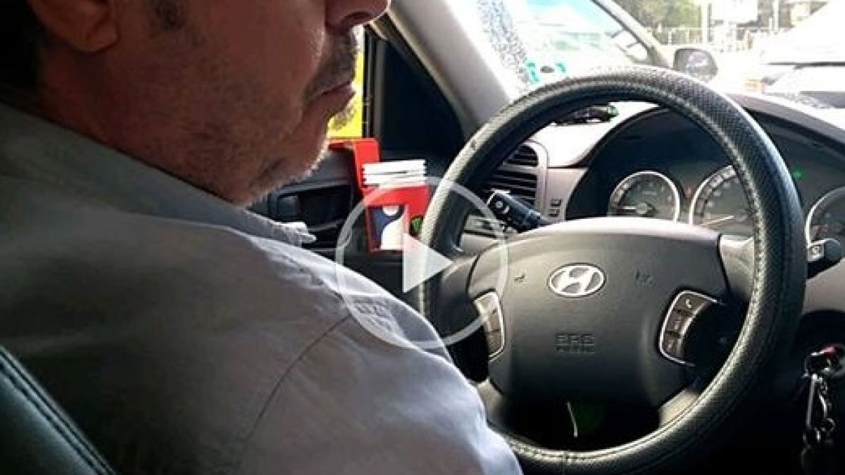 Познавате ли този таксиджия?! Заключи и тормози клиентка, докато тя крещи за помощ (СНИМКА)