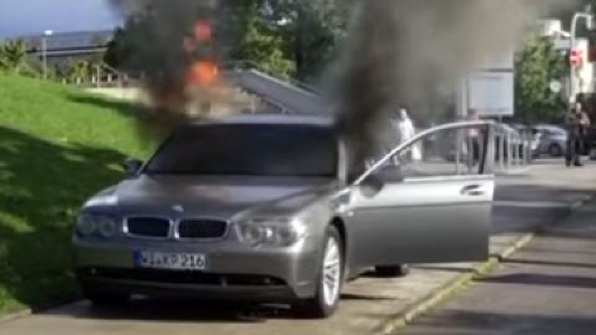 Омразата на този италианец към BMW край няма! Жителят на Ботуша с нова проява срещу марката (ВИДЕО)