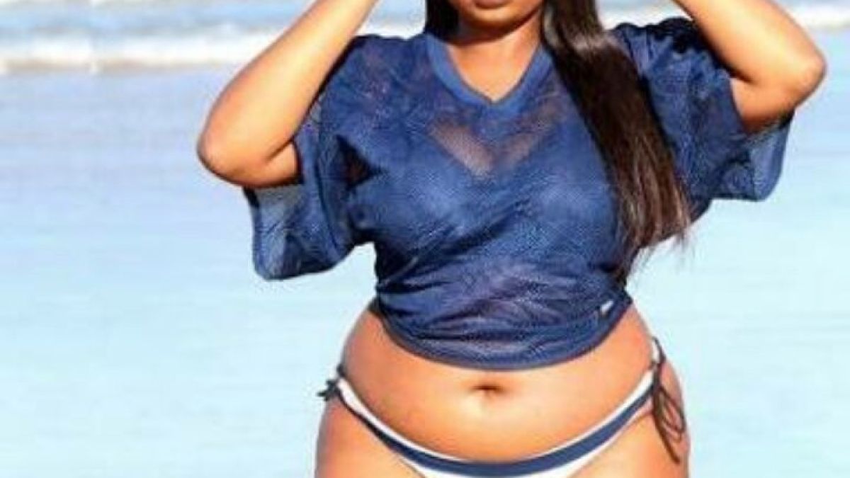 Plus-size модел се превърна в интернет сензация, след като постави на мястото му мъж, разкритикувал фигурата й (СНИМКИ)
