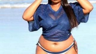 Plus-size модел се превърна в интернет сензация, след като постави на мястото му мъж, разкритикувал фигурата й (СНИМКИ)