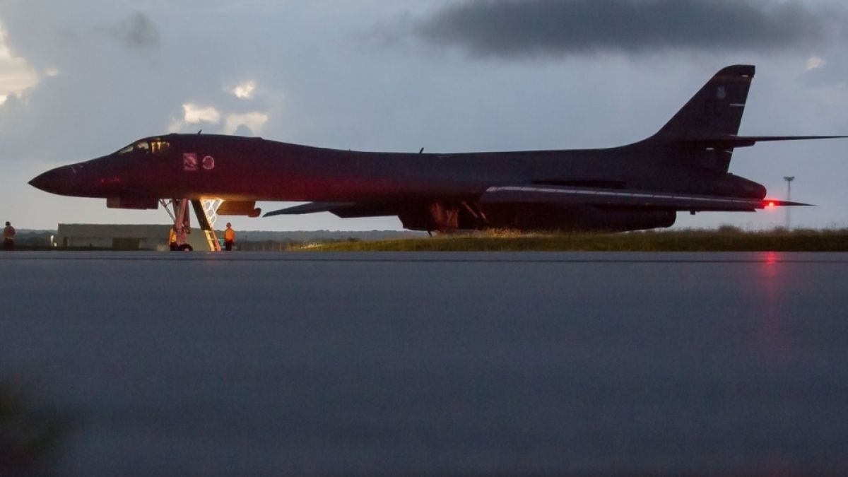 На косъм от война! Стратегически бомбардировачи B-1B Lancer на САЩ  прелетяха над крайбрежието на КНДР (СНИМКИ)