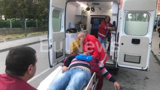 Паника: Мъж припадна пред магазин във Враца и от устата му започна да излиза пяна (СНИМКИ 18+)