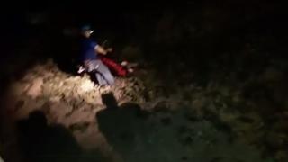 Невероятно, но факт: Мъж падна в 300-метрова пропаст и... оцеля (СНИМКИ)