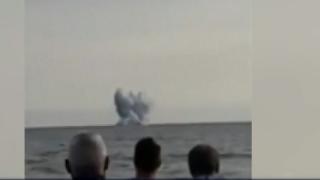 Хиляди души видяха на живо и заснеха на ВИДЕО смъртта на 36-годишен пилот на изтребител