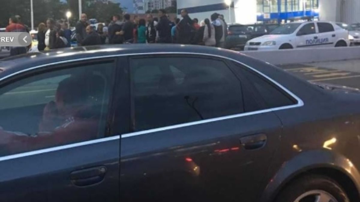 Нещо странно се случва пред бургаски магазин (СНИМКА)
