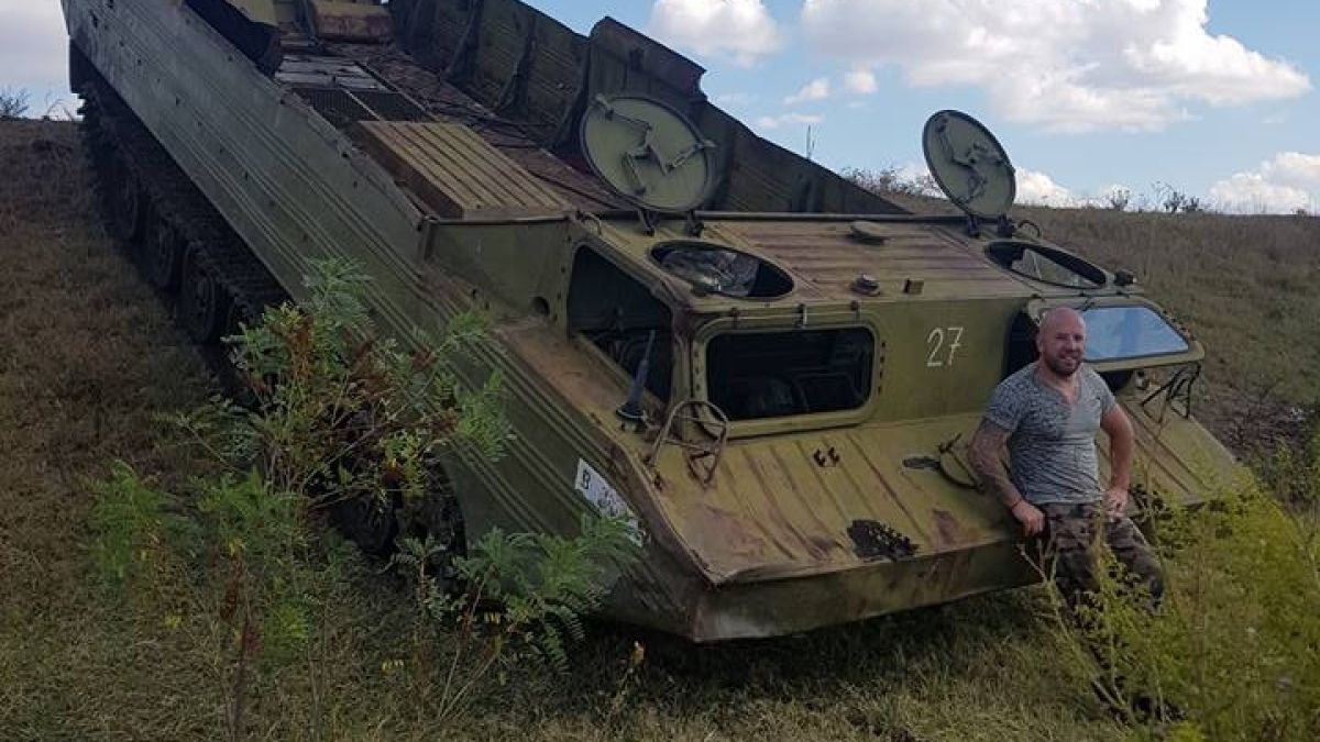 Ловецът на бежанци Динко пак разбуни духовете! За война ли се готви, чудят се всички, гледайки тези СНИМКИ  