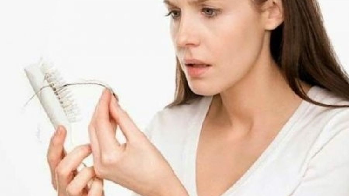 7 причини защо ви капе косата