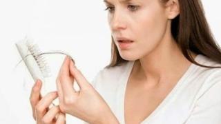 7 причини защо ви капе косата
