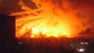 “Оръжеен Чернобил” в Украйна след мощните взривове в най-големите оръжейни складове,  десетки хиляди бягат панически (СНИМКИ/ВИДЕО)