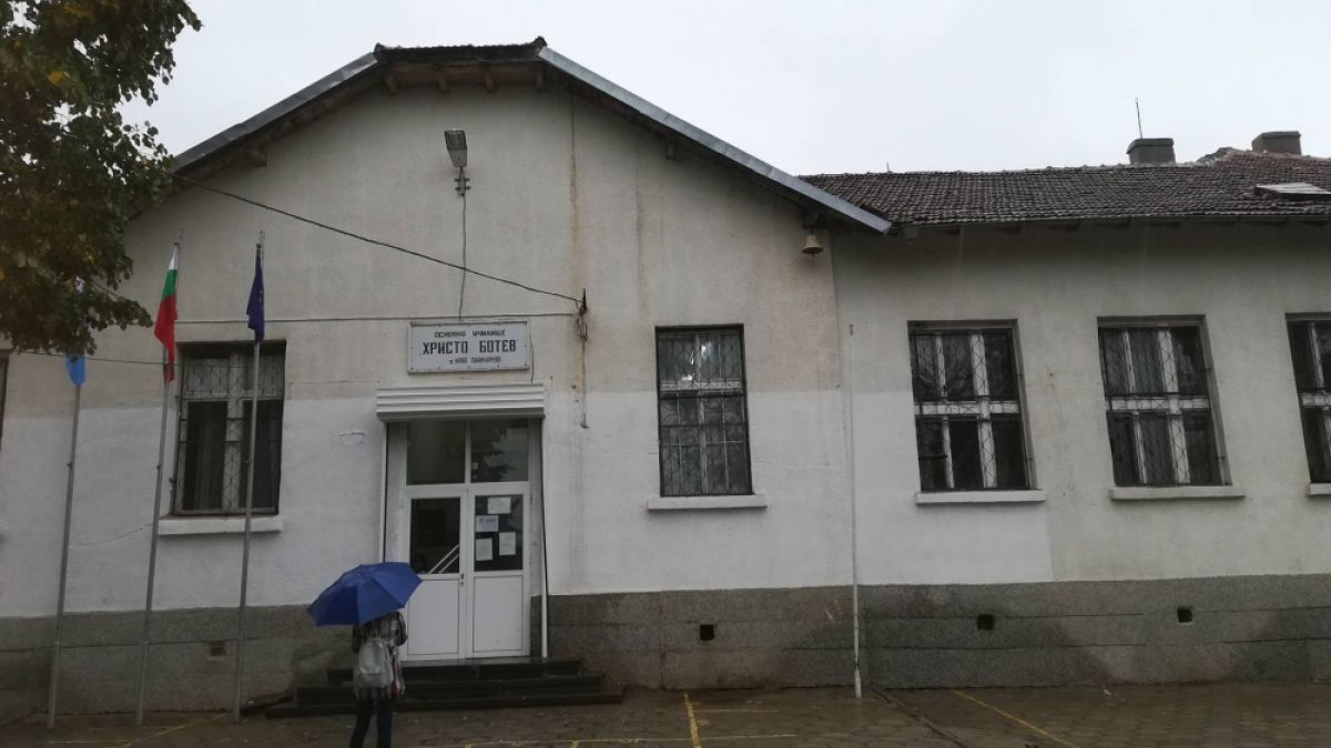Разкриха още извращения на училищния директор Христо Радев 