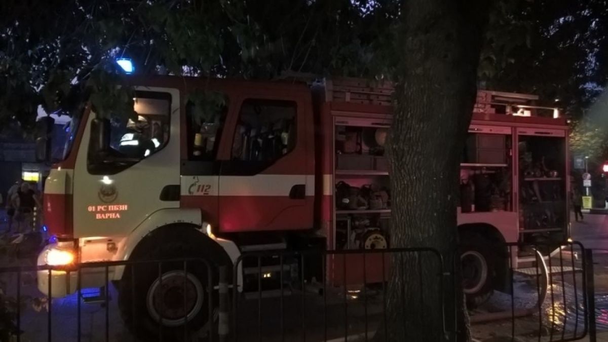Извънредно и първо в БЛИЦ: Ужас и паника посред нощ! Вижте шокиращи подробности за огнения кошмар в столичния квартал "Толстой"! 