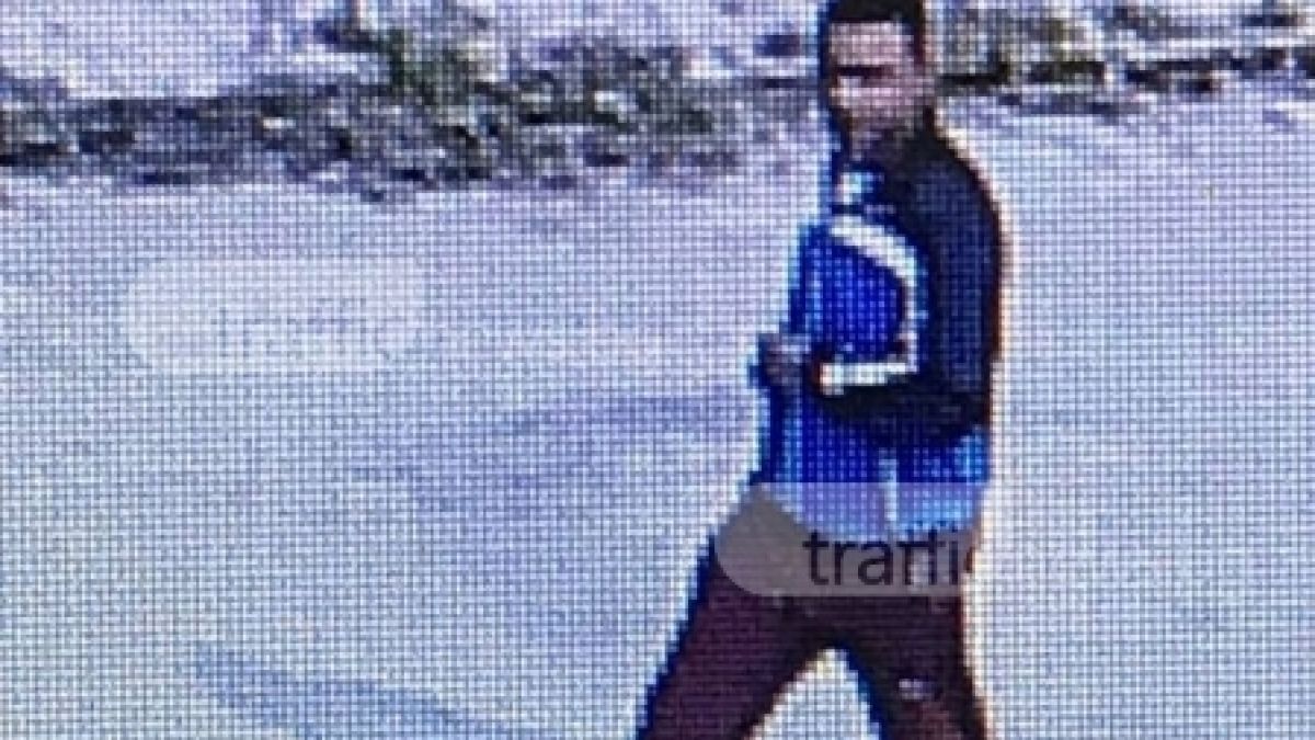 Бандит нахлу в къща край Пловдив докато стопанката е вътре, камера го засне (ВИДЕО)