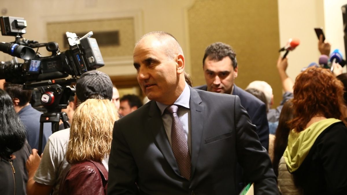 Цветанов разказа за депутати от БСП, които идвали при Борисов с гореща молба никога да не казва това