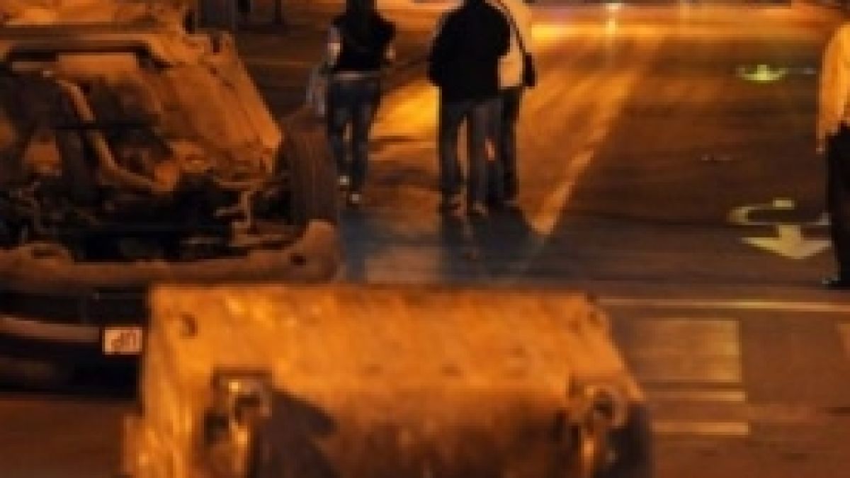 Извънредно от Скопие: Нападнаха централата на Демократичния съюз на сърбите