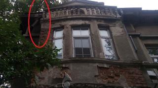 Красива сграда дебне за жертви на пъпа на Бургас (СНИМКА)