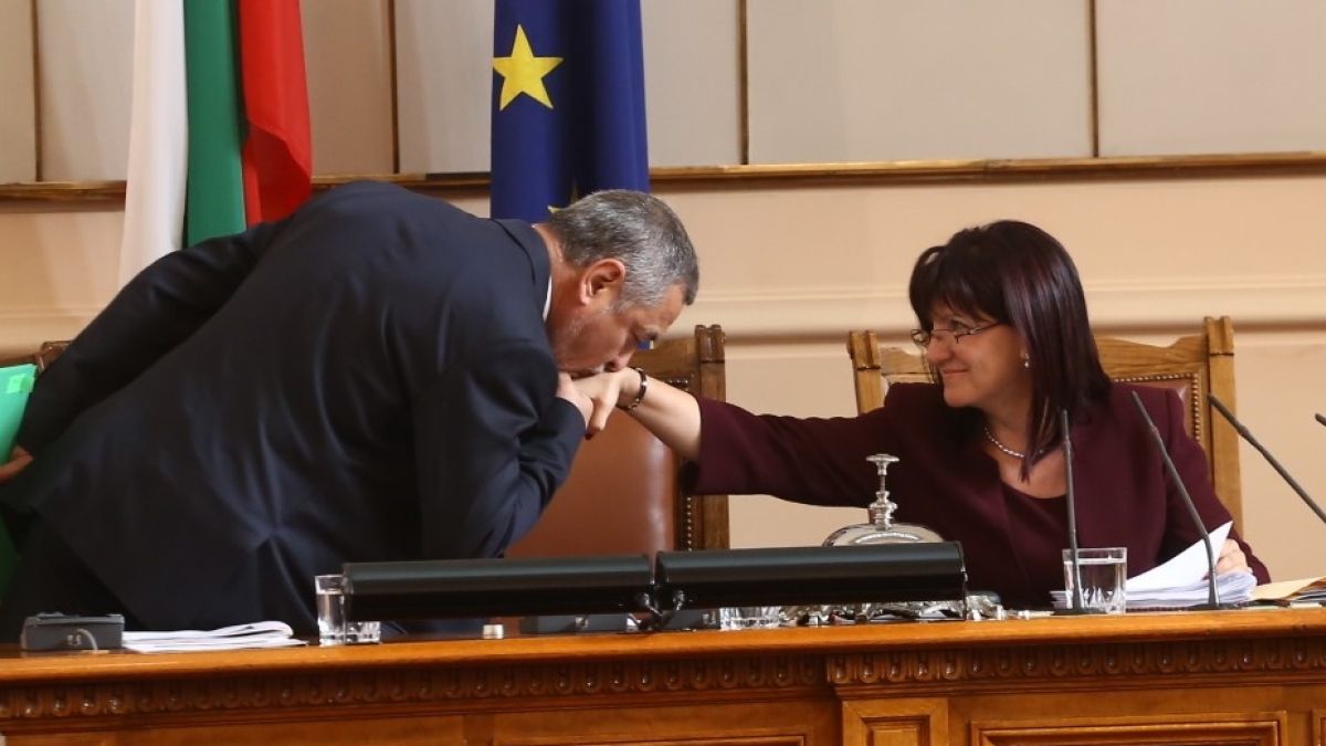Само в БЛИЦ! Уникална СНИМКА от парламента! Такова нещо не се бе случвало скоро
