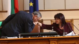 Само в БЛИЦ! Уникална СНИМКА от парламента! Такова нещо не се бе случвало скоро